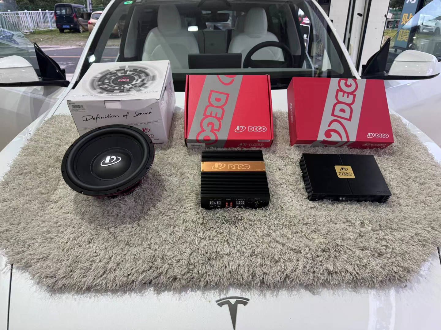 德高 低音系统与处理器的组合特斯拉唤新Y音响改装：埃曼(图3)